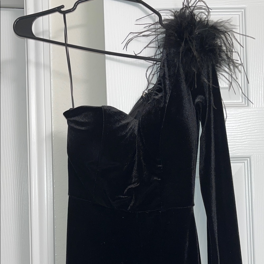 Fashion Nova Black One-Shoulder Long Sleeve Gown